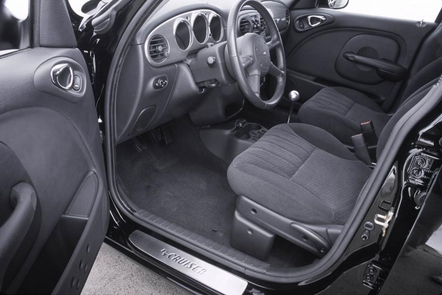 Интерьер Chrysler PT Cruiser 2001 года  (фото 130 из 141)
